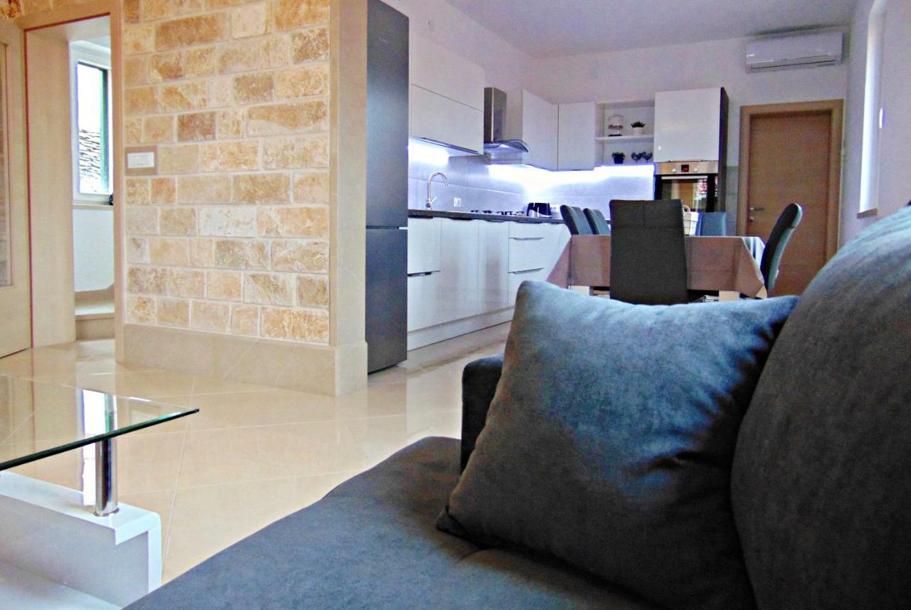 Apartment Luna Postira Dış mekan fotoğraf